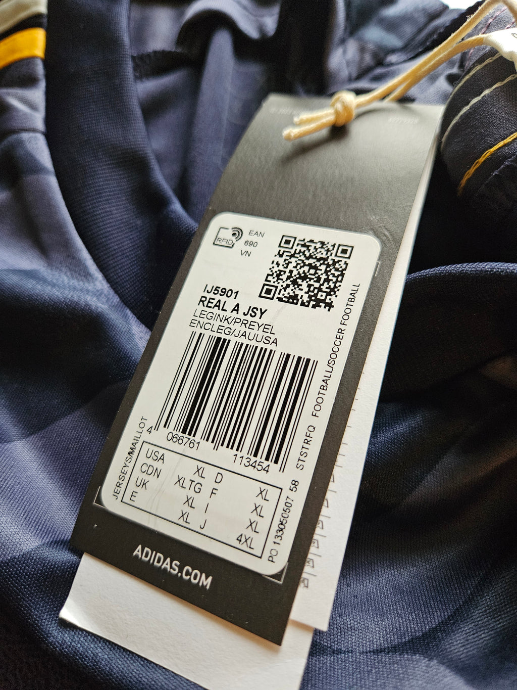 Real Madrid 2023/2024 Auswärts KIT Trikot XL NEU