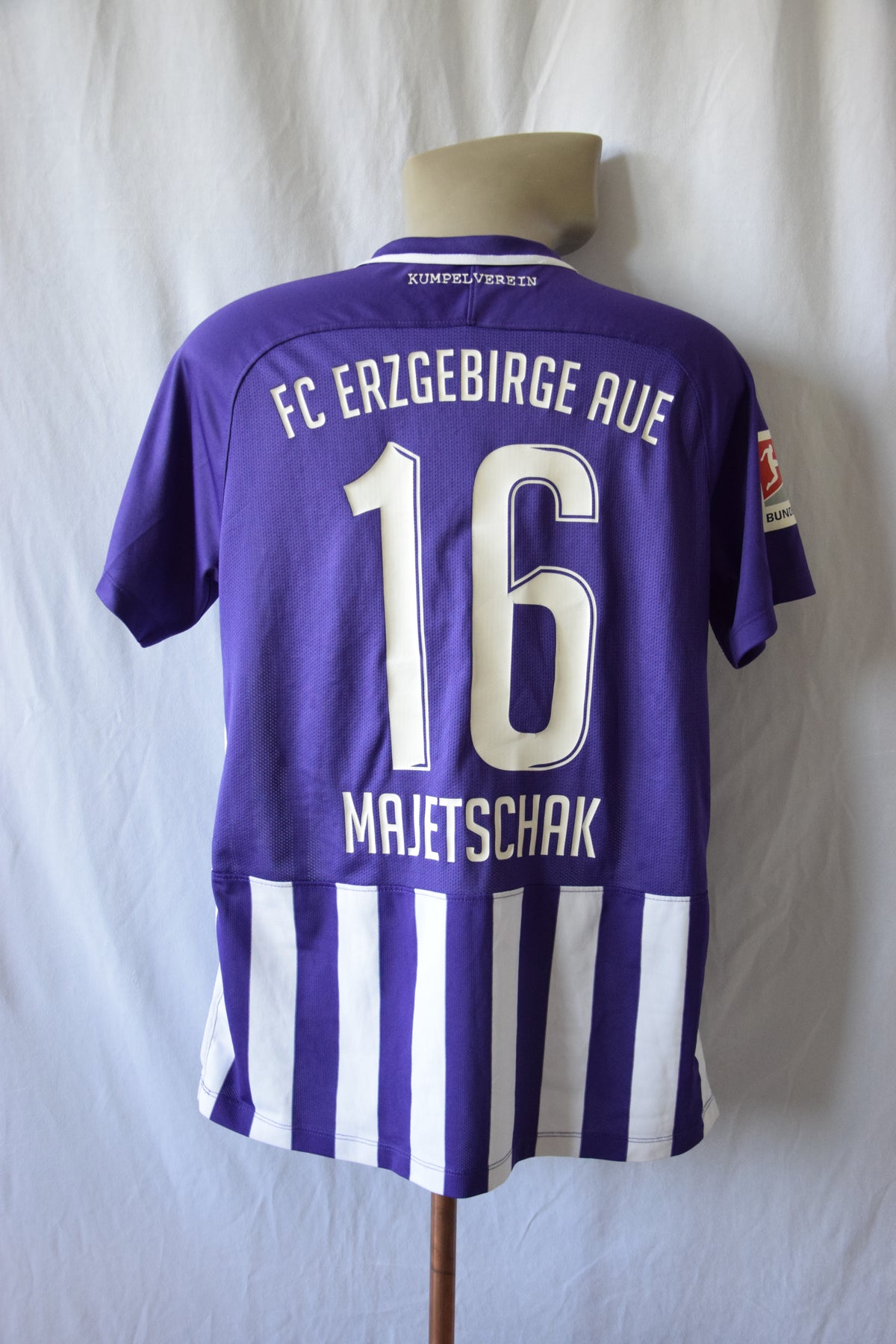 Erzgebirge Aue 2020-2022 Heim Trikot  #16 Majetschak Nike L